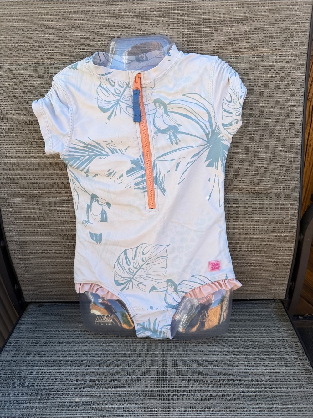 RUFFLE BUTTS BIRDS OF PARADISE ONE PIECE SHORT SLEEVE RASH GUARD SWIMSUIT SIZE 5